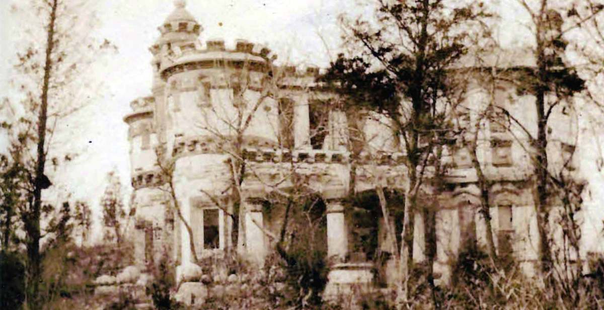 Vintage-photo-of-Bannerman a close up of an old building
