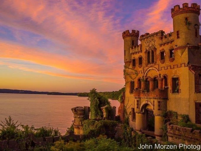 a castle on a cloudy day